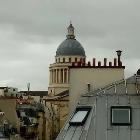 Vue Sur Sur La Place Maubert Joli Equipe Neuf Calme Clair Climatisation Ascenseur * Paříž